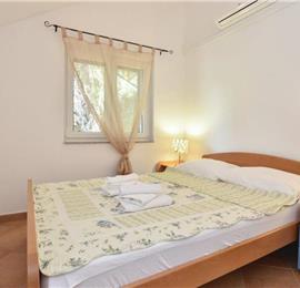 4-Bedroom Waterfront Villa near Zarace, Hvar Island, Sleeps 7